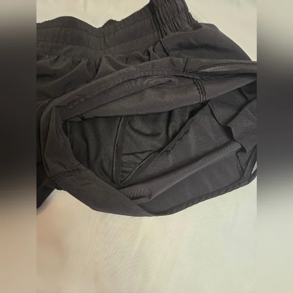 🖤 Lululemon Hotty Hot High-Rise Lined Shorts | Black | Med - Picture 4 of 9